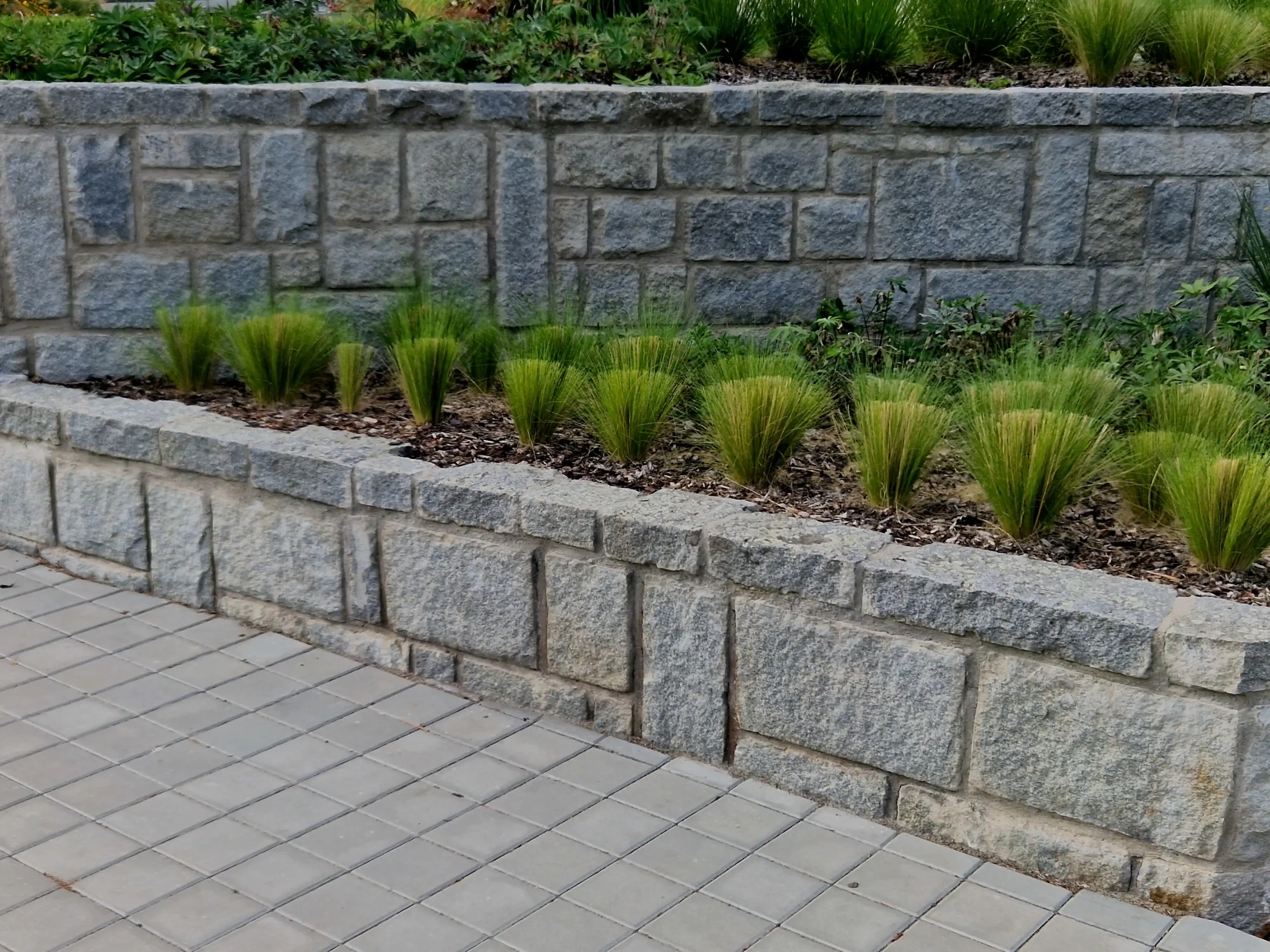 Block Paving with Retaining Wall